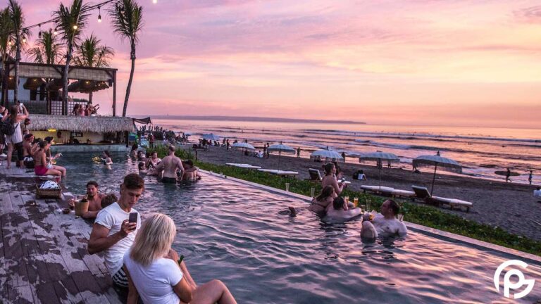 How to Throw a Beach Party In This Summer